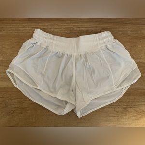 Lululemon Hotty Hot Low-Rise Lined Short 2.5” White Size 4